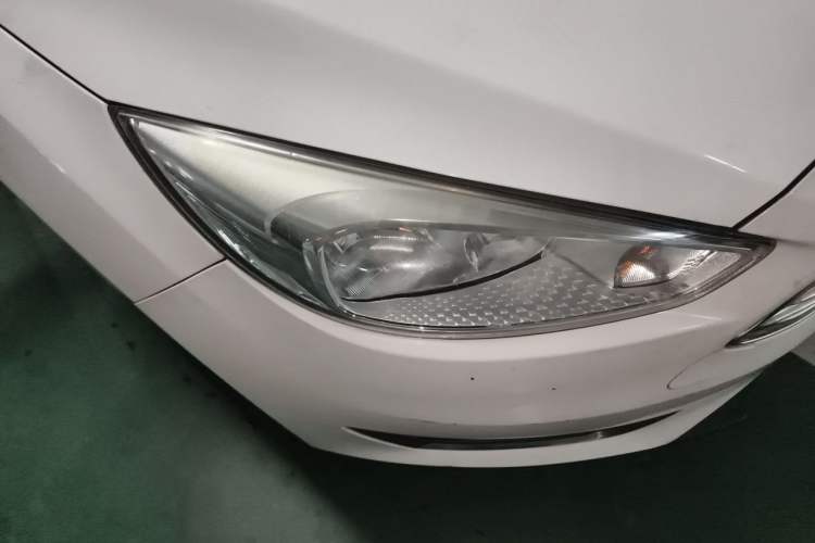 Used Ford Focus 2017 Sedan EcoBoost 180 Automatic Elite Model Right Front Headlight