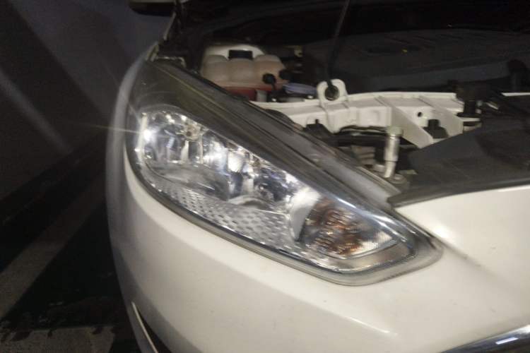 Used Ford Focus 2017 Hatchback EcoBoost 180 Automatic Elite Model Right Front Headlight