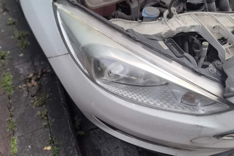 Used Ford Focus 2017 Hatchback 1.6L Manual Comfort Plus SmartDrive Edition Right Front Headlight