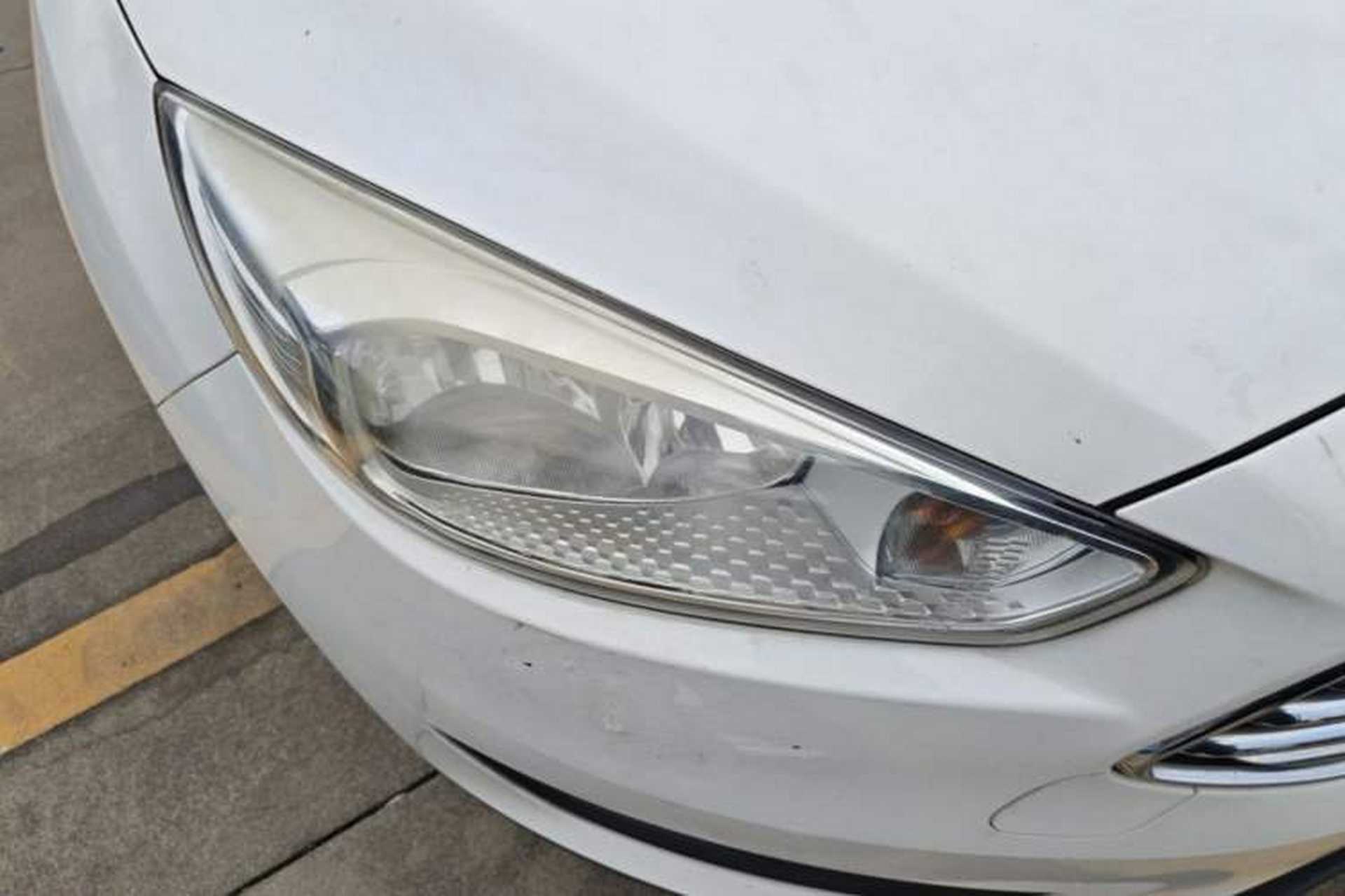 Used Ford Focus 2017 Sedan EcoBoost 125 Automatic Supreme Style SmartDrive Edition Right Front Headlight