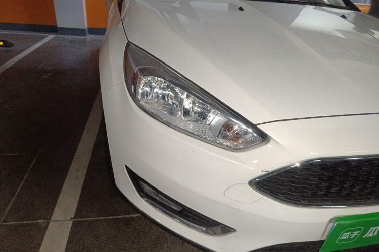 Used Ford Focus 2017 Hatchback EcoBoost 125 Automatic - Ultra-Powerful Style Edition with Smart Drive Features Right Front Headlight