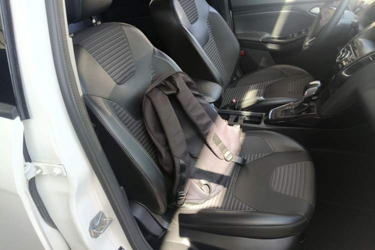 Used Ford Focus 2017 Sedan EcoBoost 125 Automatic Supreme Style SmartDrive Edition Right Front Seat