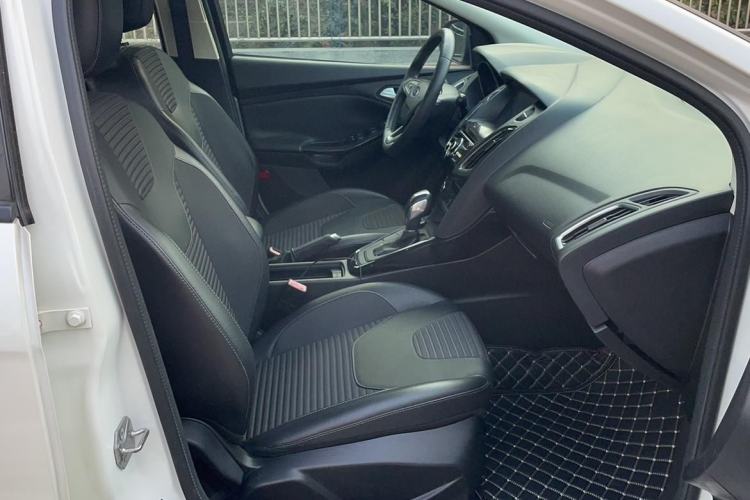 Used Ford Focus 2017 Hatchback EcoBoost 125 Automatic - Ultra-Powerful Style Edition with Smart Drive Features Right Front Seat