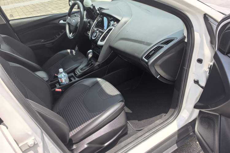 Used Ford Focus 2017 Sedan 1.6L Automatic Fashion Edition Smart Drive Version Right Front Seat