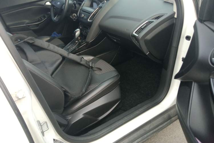 Used Ford Focus 2017 Hatchback EcoBoost 180 Automatic Elite Model Right Front Seat