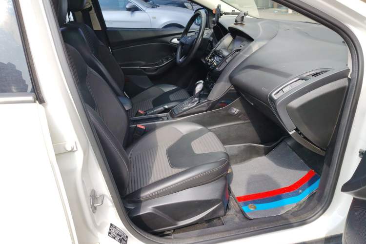Used Ford Focus 2017 Hatchback 1.6L Automatic Fashion Edition Smart Drive Version Right Front Seat