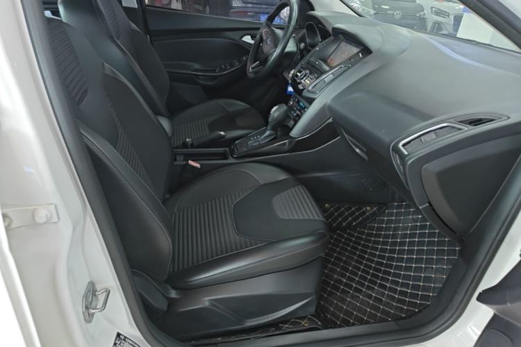 Used Ford Focus 2017 Sedan 1.6L Automatic Fashion Edition Smart Drive Version Right Front Seat