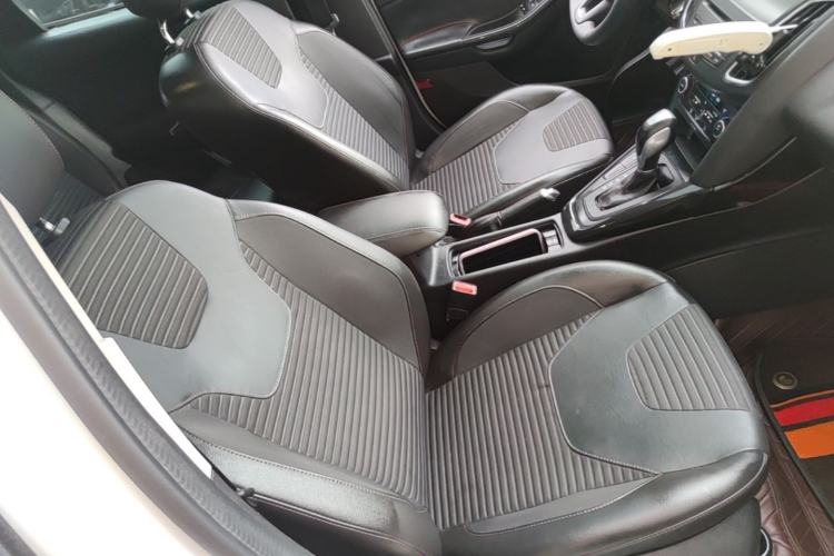 Used Ford Focus 2017 1.5T CTCC White and Black Limited Edition Right Front Seat