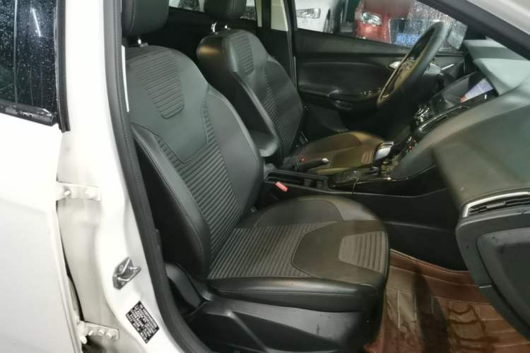 Used Ford Focus 2017 Sedan EcoBoost 125 Automatic Supreme Style SmartDrive Edition Right Front Seat