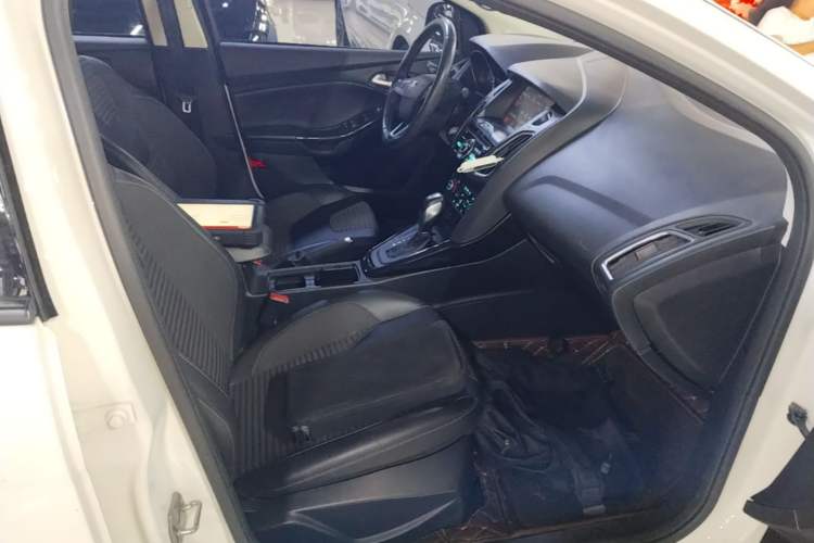 Used Ford Focus 2017 Sedan 1.6L Automatic Fashion Edition Smart Drive Version Right Front Seat