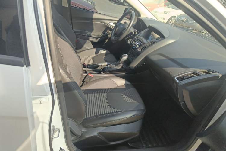 Used Ford Focus 2017 Hatchback 1.6L Automatic Fashion Edition Smart Drive Version Right Front Seat