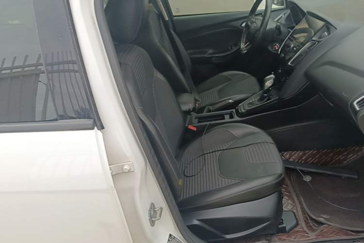 Used Ford Focus 2017 Sedan 1.6L Automatic Fashion Edition Smart Drive Version Right Front Seat
