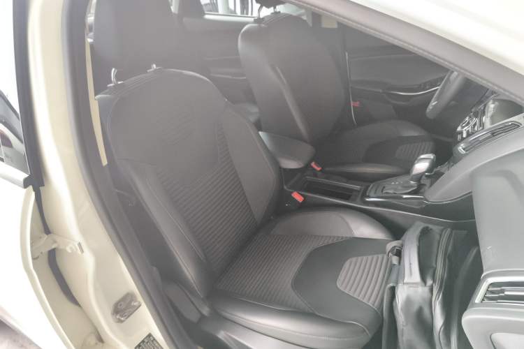 Used Ford Focus 2017 Sedan 1.6L Automatic Fashion Edition Smart Drive Version Right Front Seat