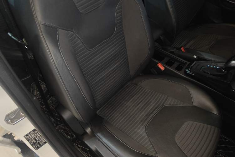 Used Ford Focus 2017 Sedan 1.6L Automatic Fashion Edition Smart Drive Version Right Front Seat