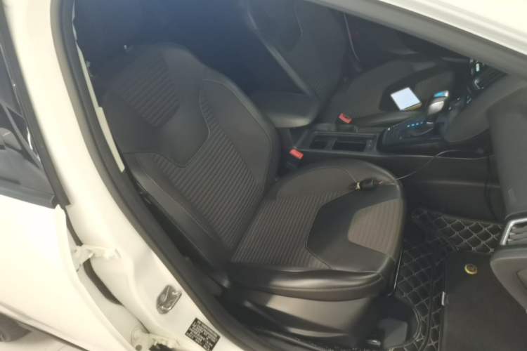 Used Ford Focus 2017 Sedan 1.6L Automatic Fashion Edition Smart Drive Version Right Front Seat