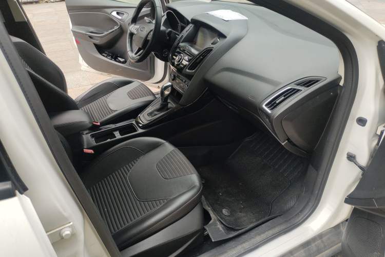 Used Ford Focus 2017 Sedan 1.6L Automatic Fashion Edition Smart Drive Version Right Front Seat