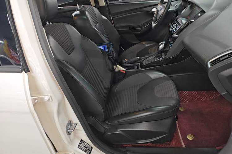 Used Ford Focus 2017 Sedan 1.6L Automatic Fashion Edition Smart Drive Version Right Front Seat