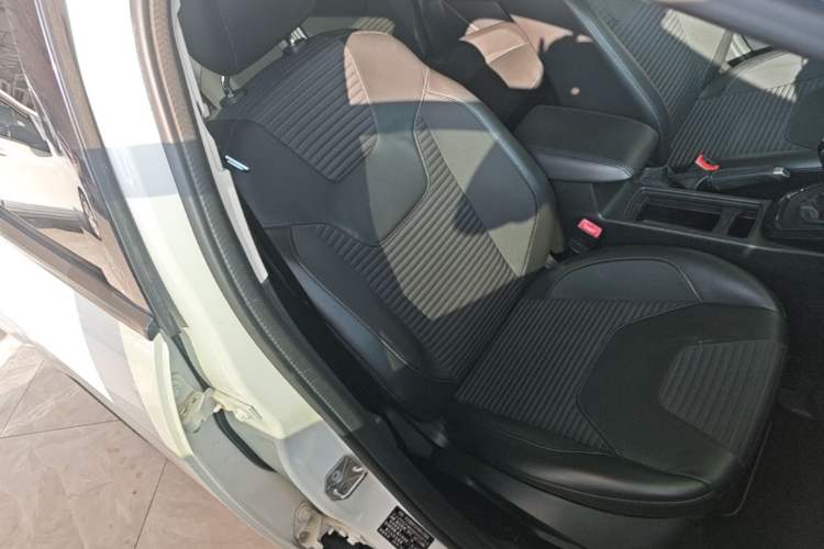 Used Ford Focus 2017 Sedan 1.6L Manual Fashion Edition Smart Drive Version Right Front Seat