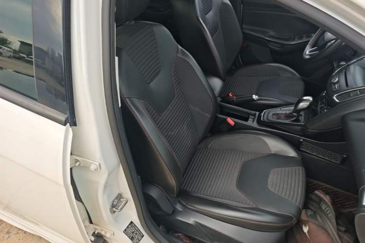 Used Ford Focus 2017 1.5T CTCC White and Black Limited Edition Right Front Seat