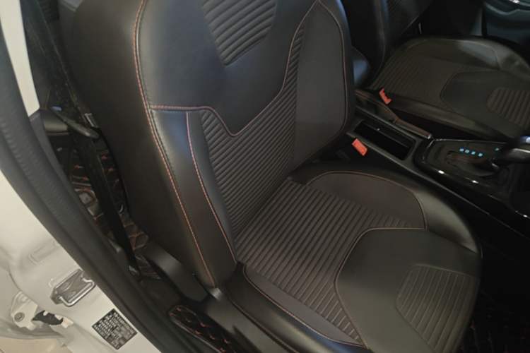 Used Ford Focus 2017 1.5T CTCC White and Black Limited Edition Right Front Seat