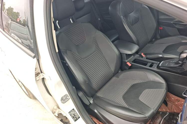 Used Ford Focus 2017 Sedan 1.6L Automatic Fashion Edition Smart Drive Version Right Front Seat