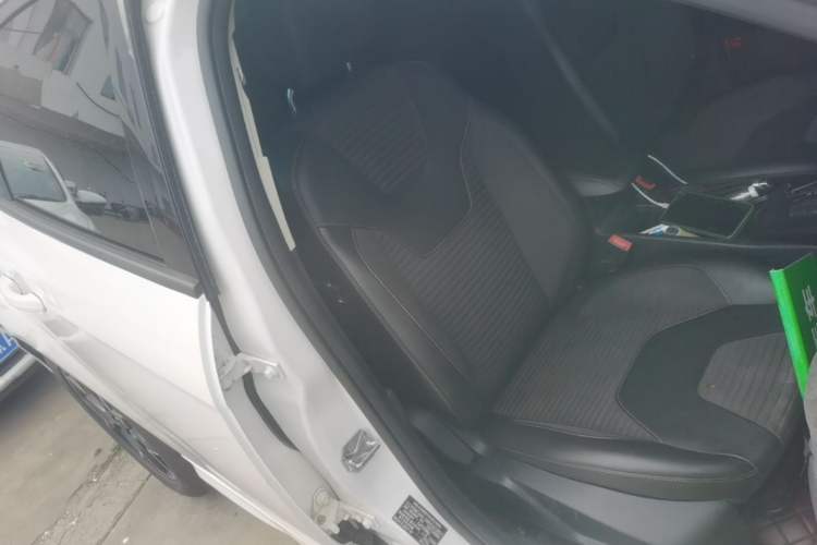 Used Ford Focus 2017 1.5T CTCC White and Black Limited Edition Right Front Seat