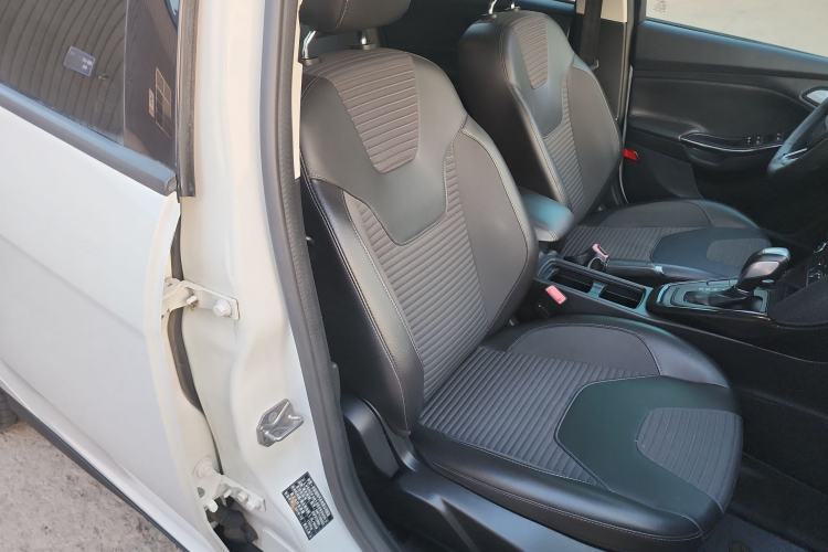 Used Ford Focus 2017 Sedan EcoBoost 125 Automatic Supreme Style SmartDrive Edition Right Front Seat