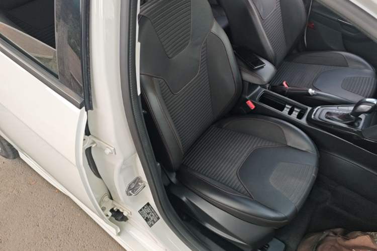 Used Ford Focus 2017 1.5T CTCC White and Black Limited Edition Right Front Seat