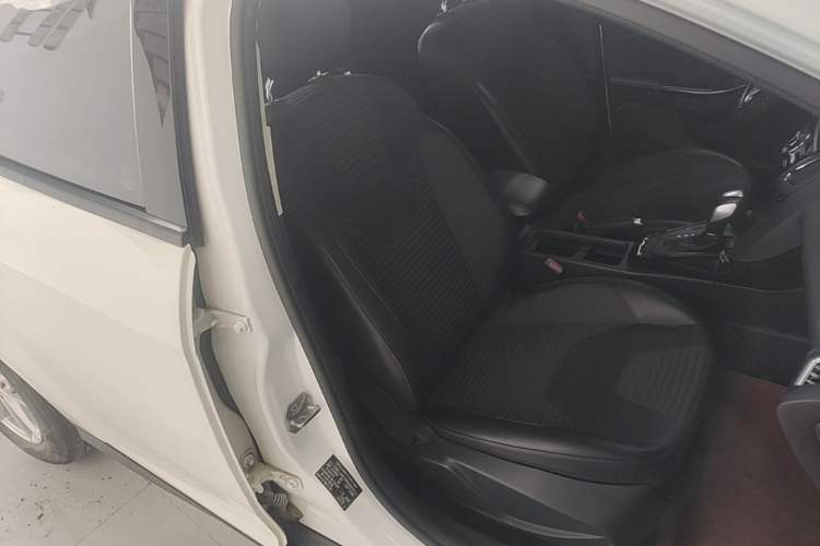 Used Ford Focus 2017 Hatchback 1.6L Automatic Fashion Edition Smart Drive Version Right Front Seat