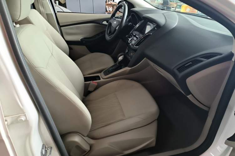 Used Ford Focus 2017 Sedan 1.6L Automatic Comfort Plus SmartDrive Edition Right Front Seat