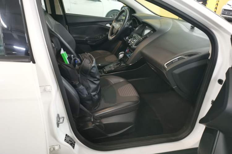Used Ford Focus 2017 Sedan 1.6L Automatic Fashion Edition Smart Drive Version Right Front Seat