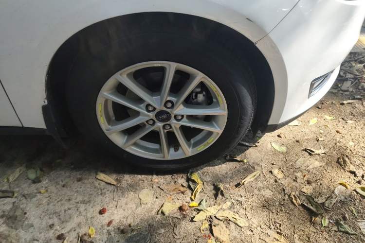 Used Ford Focus 2017 Sedan 1.6L Automatic Fashion Edition Smart Drive Version Right Front Wheel Hub