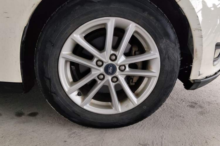 Used Ford Focus 2017 Sedan 1.6L Manual Fashion Edition Smart Drive Version Right Front Wheel Hub