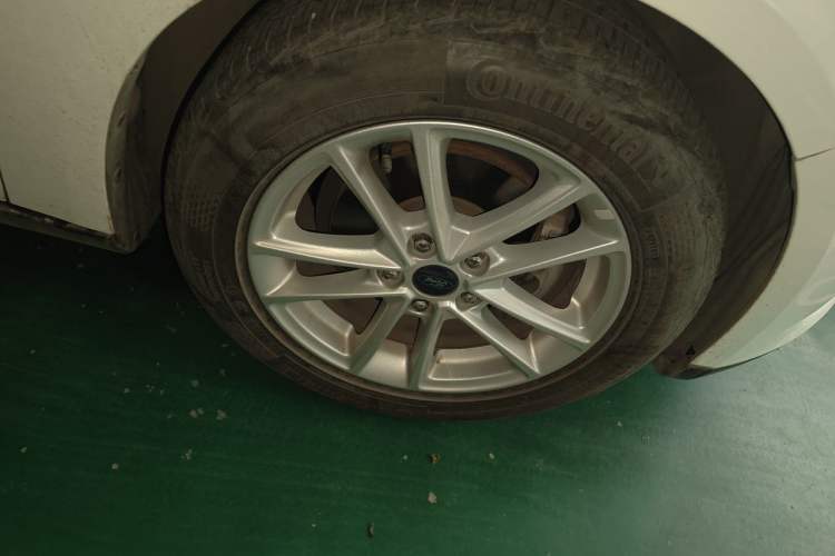 Used Ford Focus 2017 Hatchback EcoBoost 180 Automatic Elite Model Right Front Wheel Hub