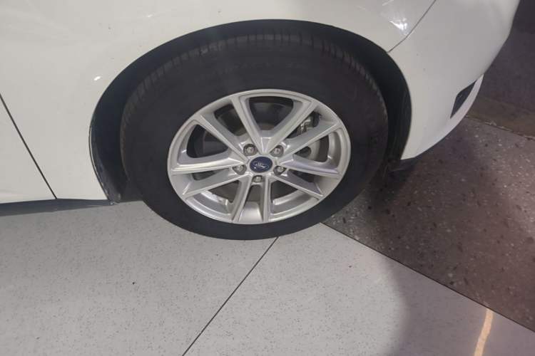 Used Ford Focus 2017 Hatchback 1.6L Automatic Fashion Edition Smart Drive Version Right Front Wheel Hub