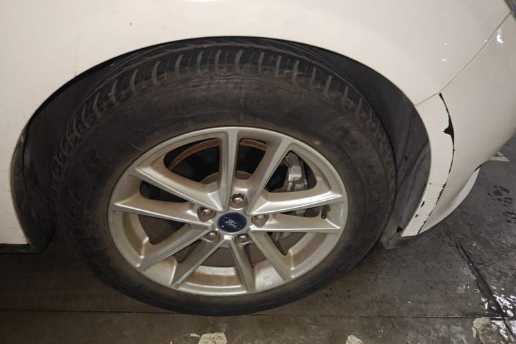 Used Ford Focus 2017 Sedan 1.6L Manual Fashion Edition Smart Drive Version Right Front Wheel Hub