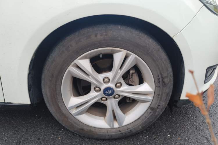 Used Ford Focus 2017 Sedan 1.6L Automatic Comfort Plus SmartDrive Edition Right Front Wheel Hub
