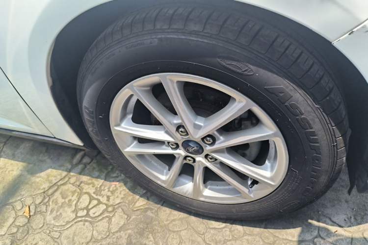 Used Ford Focus 2017 Sedan EcoBoost 180 Automatic Elite Model Right Front Wheel Hub