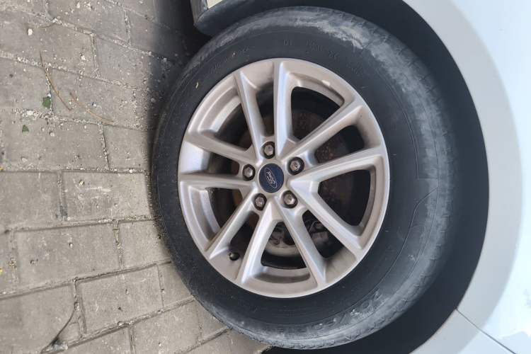 Used Ford Focus 2017 Sedan 1.6L Automatic Fashion Edition Smart Drive Version Right Front Wheel Hub