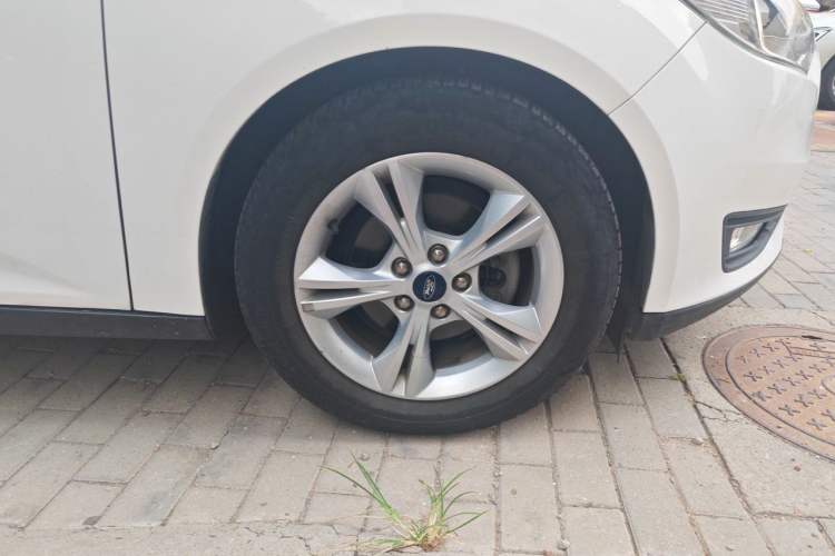 Used Ford Focus 2017 Sedan 1.6L Automatic Comfort Plus SmartDrive Edition Right Front Wheel Hub