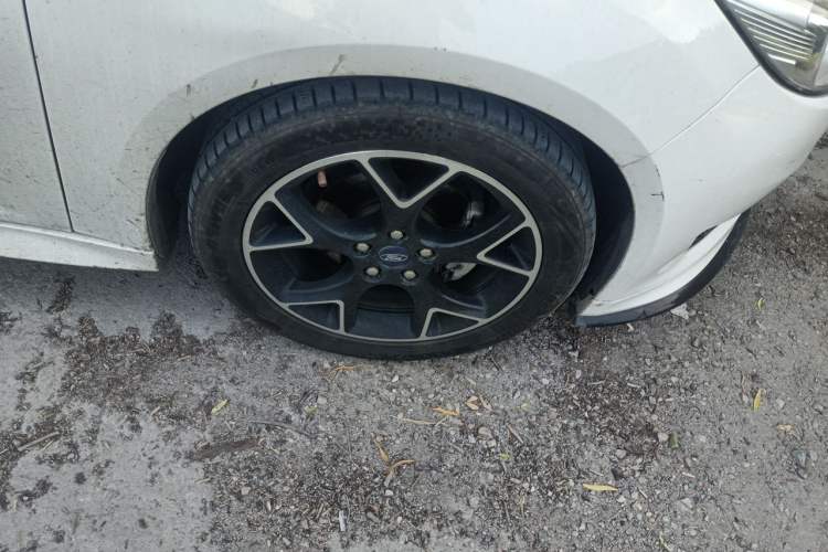 Used Ford Focus 2017 1.5T CTCC White and Black Limited Edition Right Front Wheel Hub
