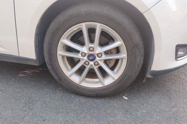 Used Ford Focus 2017 Sedan 1.6L Automatic Fashion Edition Smart Drive Version Right Front Wheel Hub