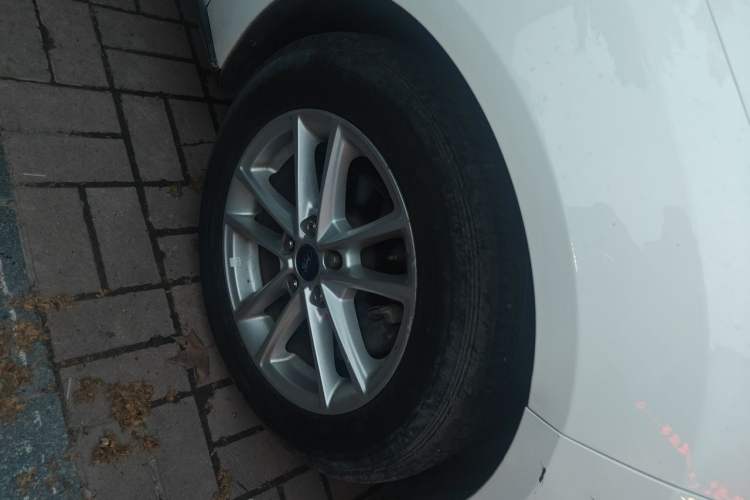 Used Ford Focus 2017 Sedan 1.6L Automatic Fashion Edition Smart Drive Version Right Front Wheel Hub