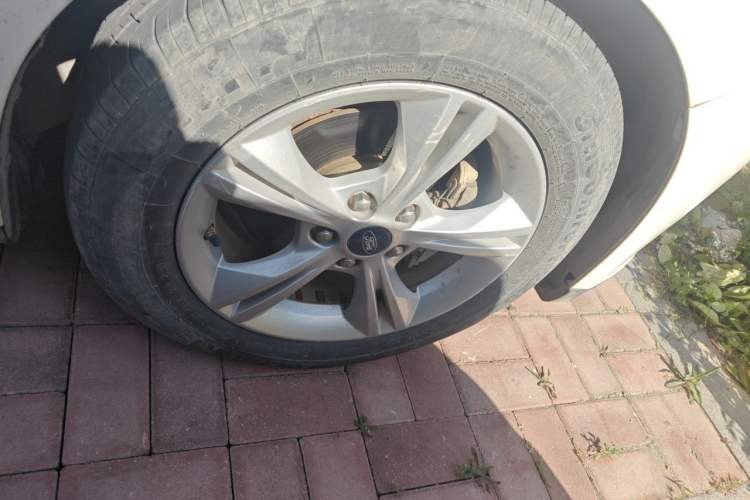 Used Ford Focus 2017 Sedan 1.6L Automatic Comfort Plus SmartDrive Edition Right Front Wheel Hub