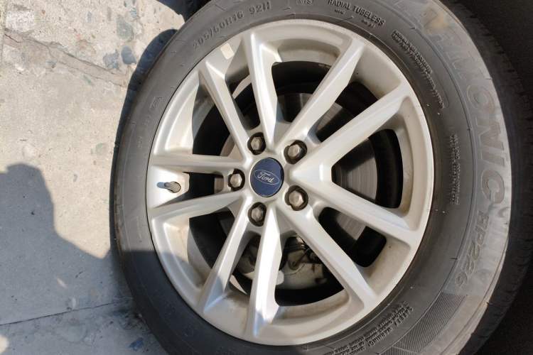 Used Ford Focus 2017 Sedan 1.6L Automatic Fashion Edition Smart Drive Version Right Front Wheel Hub
