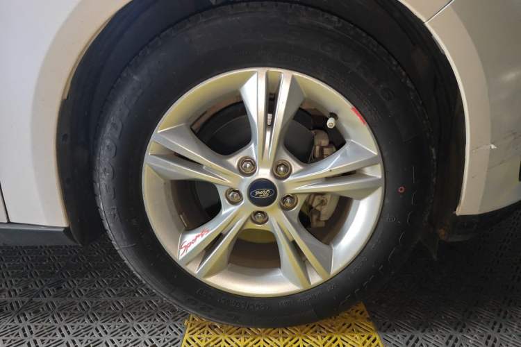 Used Ford Focus 2017 Sedan 1.6L Automatic Comfort Plus SmartDrive Edition Right Front Wheel Hub