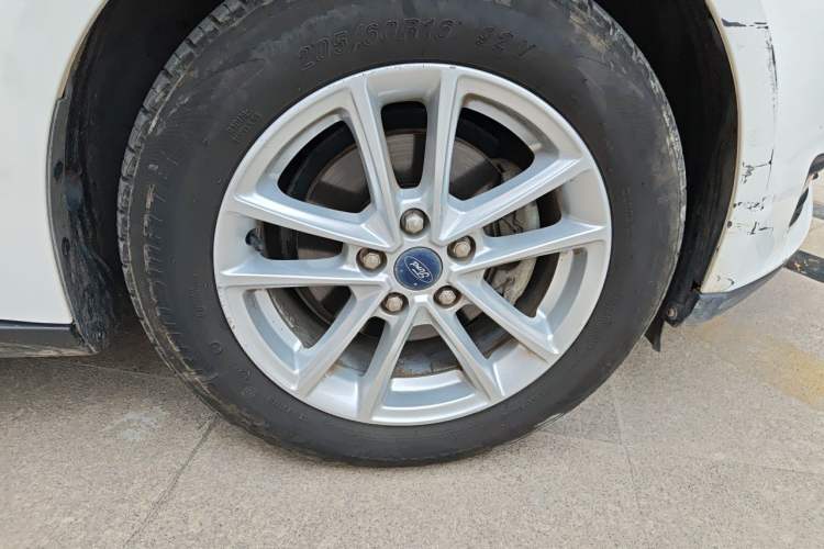 Used Ford Focus 2017 Hatchback 1.6L Automatic Fashion Edition Smart Drive Version Right Front Wheel Hub