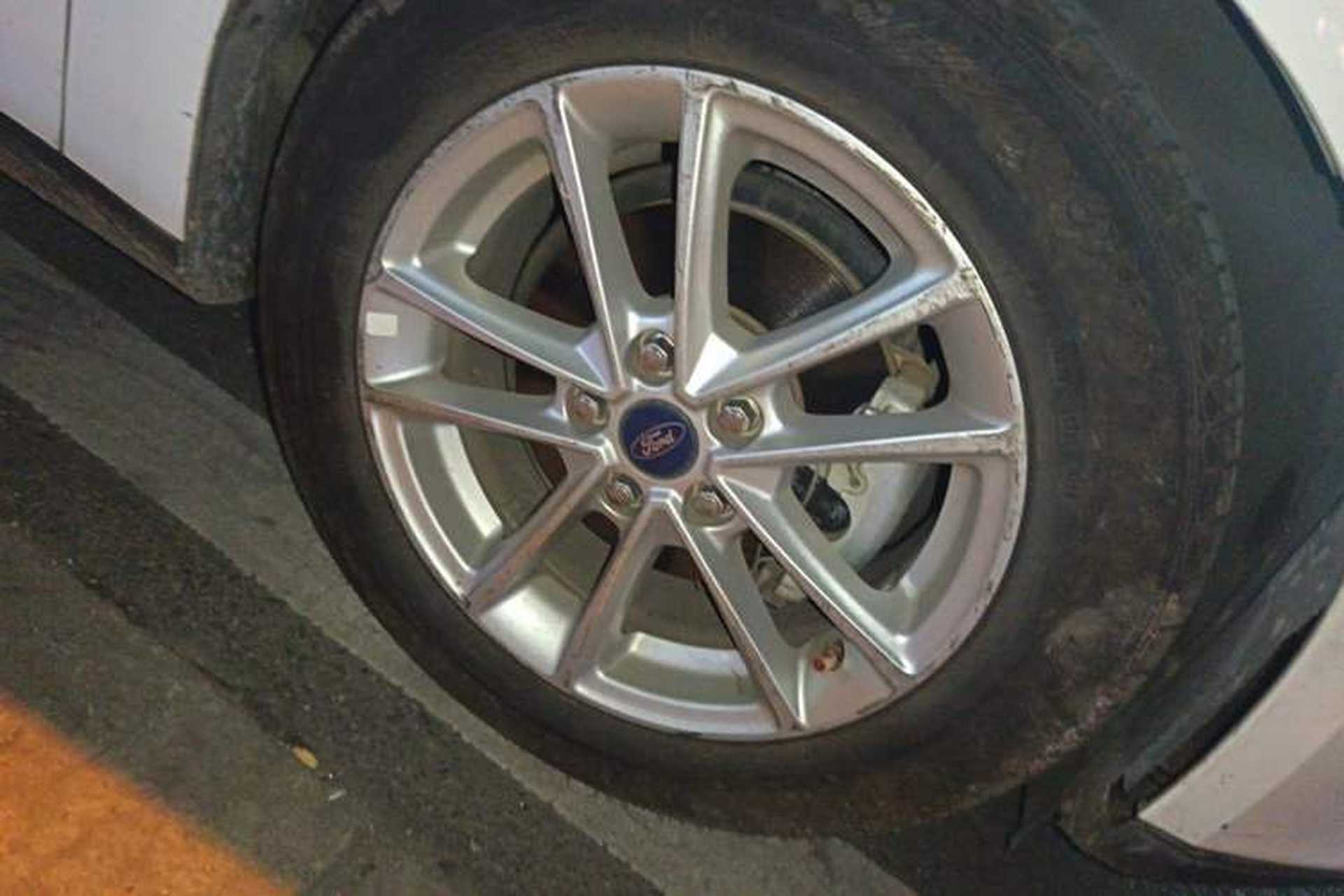 Used Ford Focus 2017 Sedan EcoBoost 125 Automatic Supreme Style SmartDrive Edition Right Front Wheel Hub