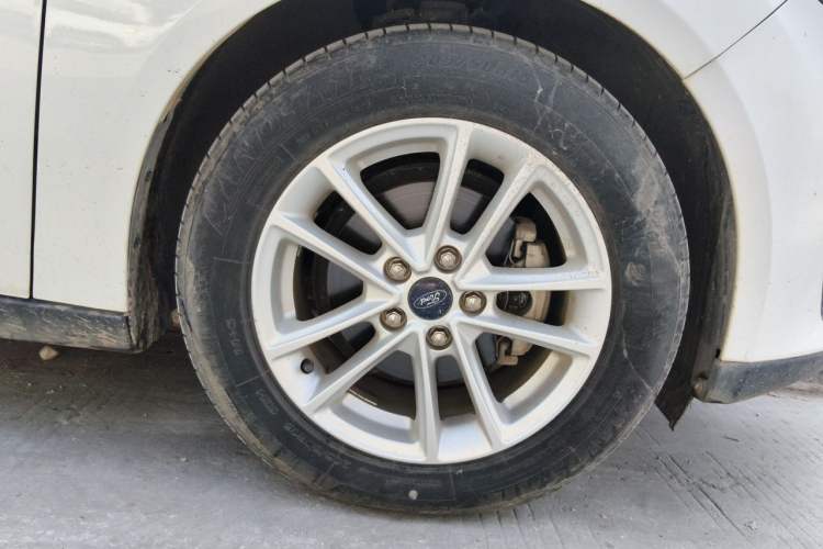 Used Ford Focus 2017 Sedan 1.6L Automatic Fashion Edition Smart Drive Version Right Front Wheel Hub