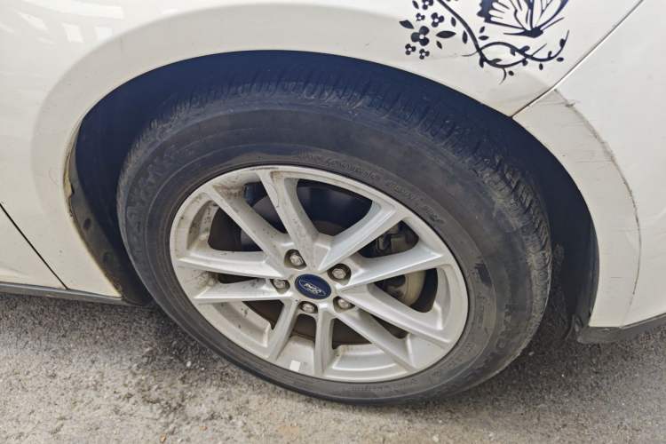 Used Ford Focus 2017 Sedan 1.6L Automatic Fashion Edition Smart Drive Version Right Front Wheel Hub